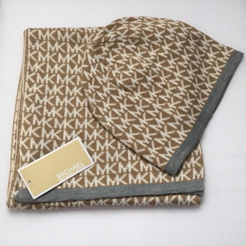 NWT Michael Kors Tan and Cream Knit Accessory Set
